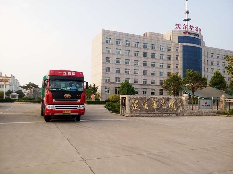 乐虎88国际集团2台挖掘机装车即将出口委内瑞拉