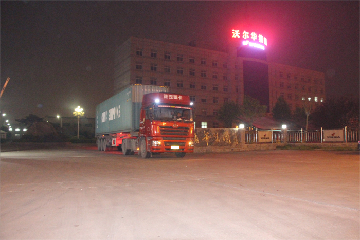 乐虎88国际集团2两台挖掘机顺利出口马来西亚