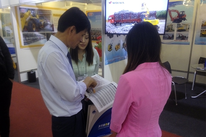 乐虎88国际集团参加2015巴西国际工程机械展会