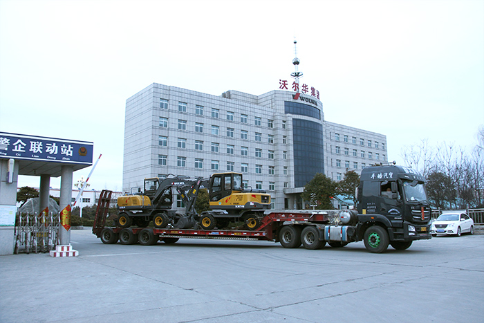 乐虎88国际集团一批轮式挖掘机发往南方市场