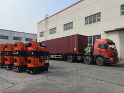  乐虎88国际集团一批小型挖掘机出口欧洲市场